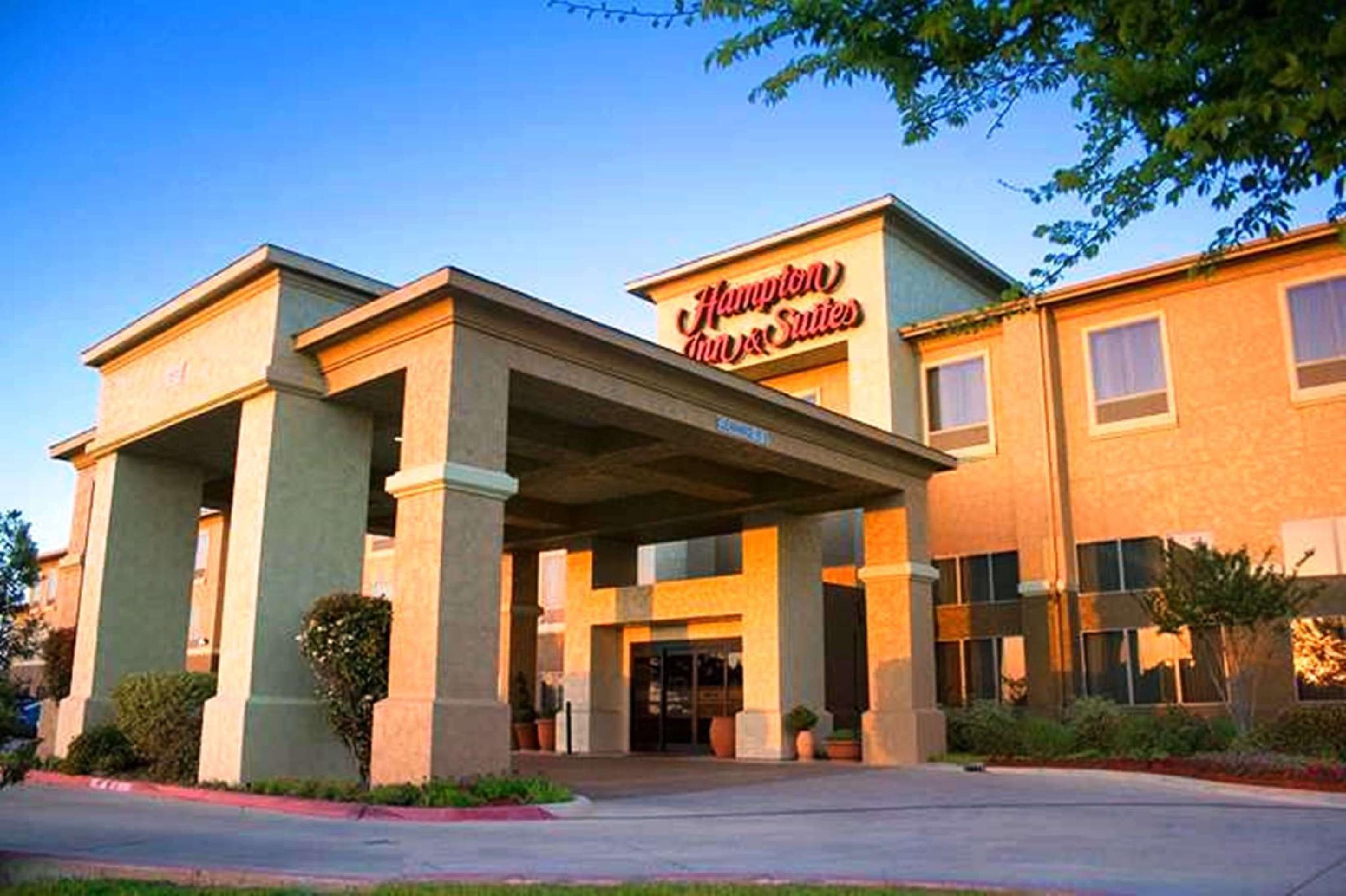 Hampton & Hotel Denton