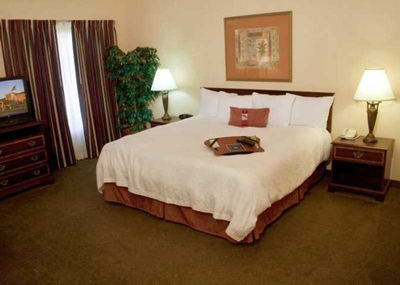 Hampton & Hotel Denton