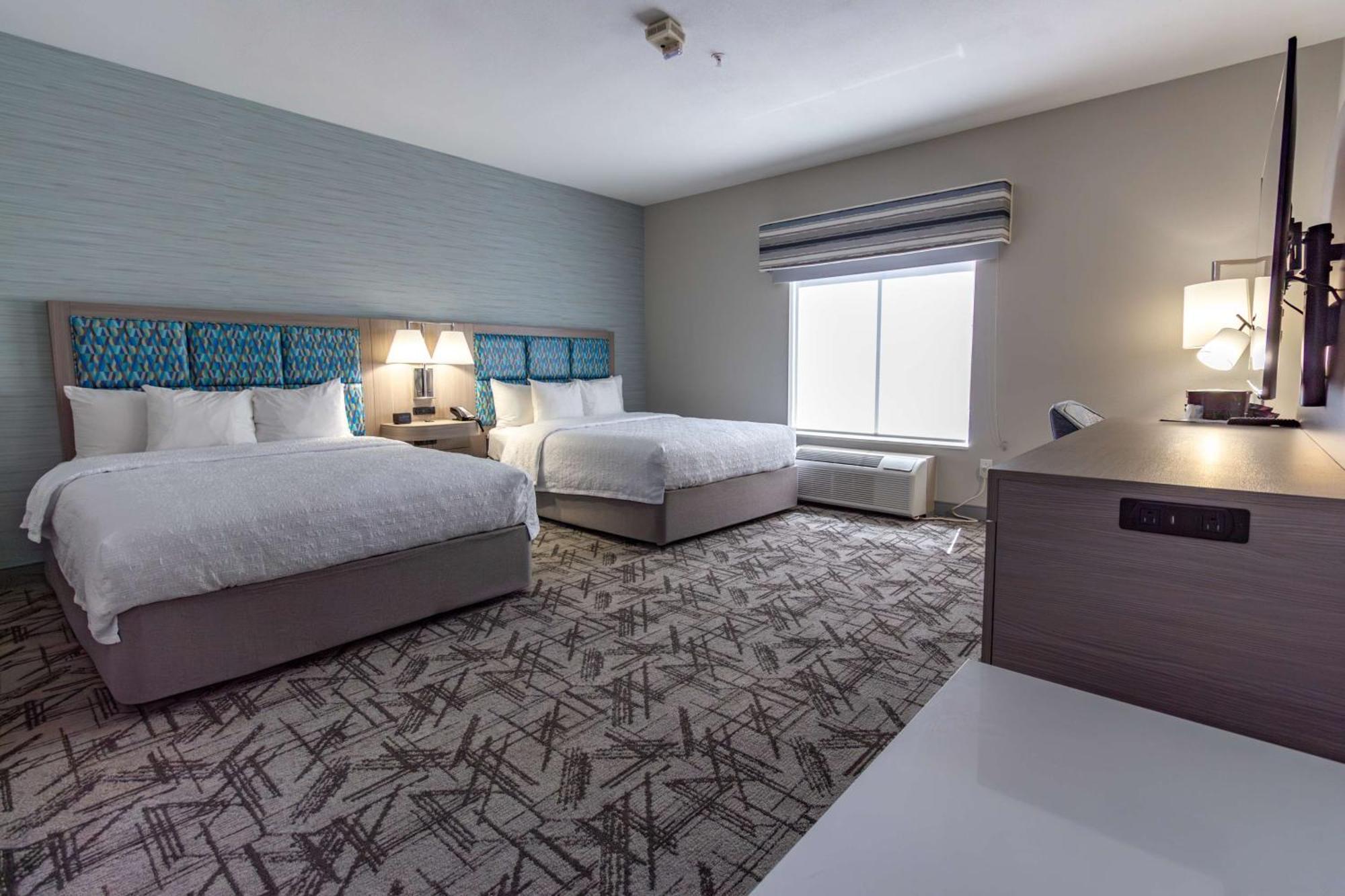 Hampton & Hotel Denton