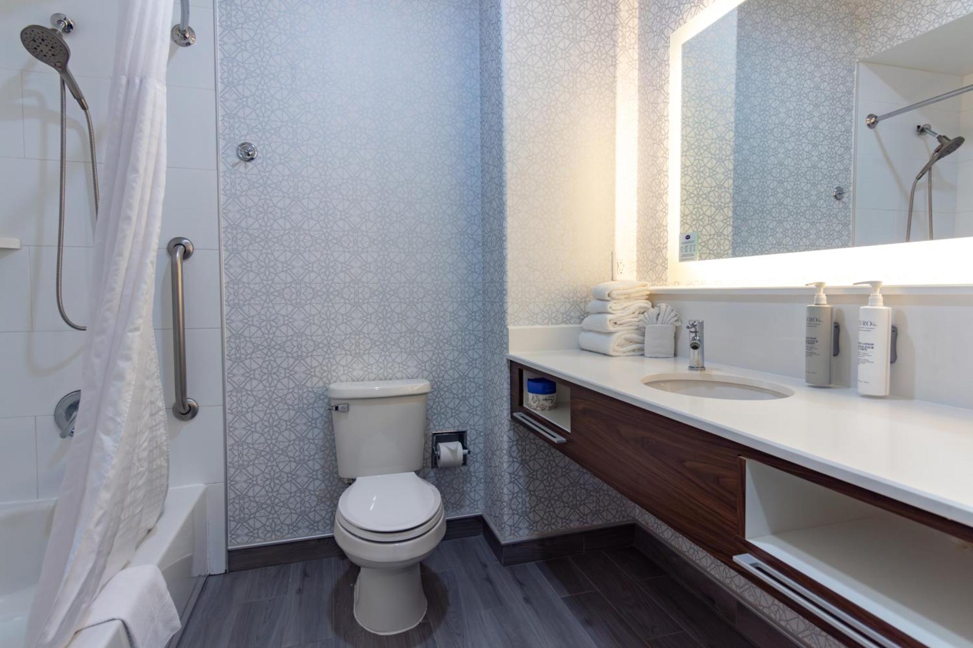 Hampton Inn&suites 3*