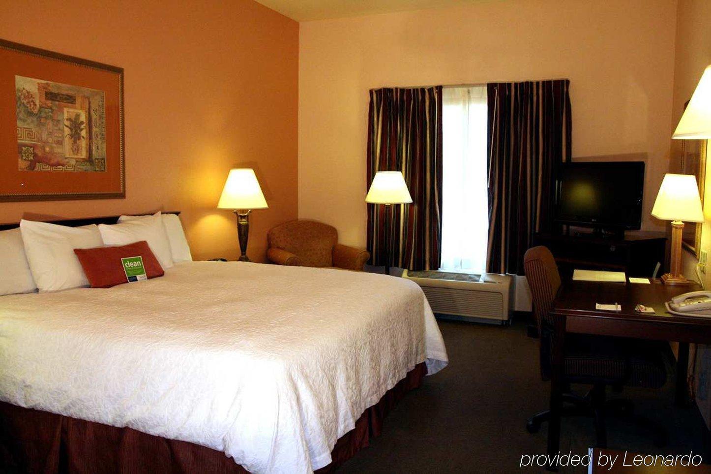 Hampton & Hotel 3*