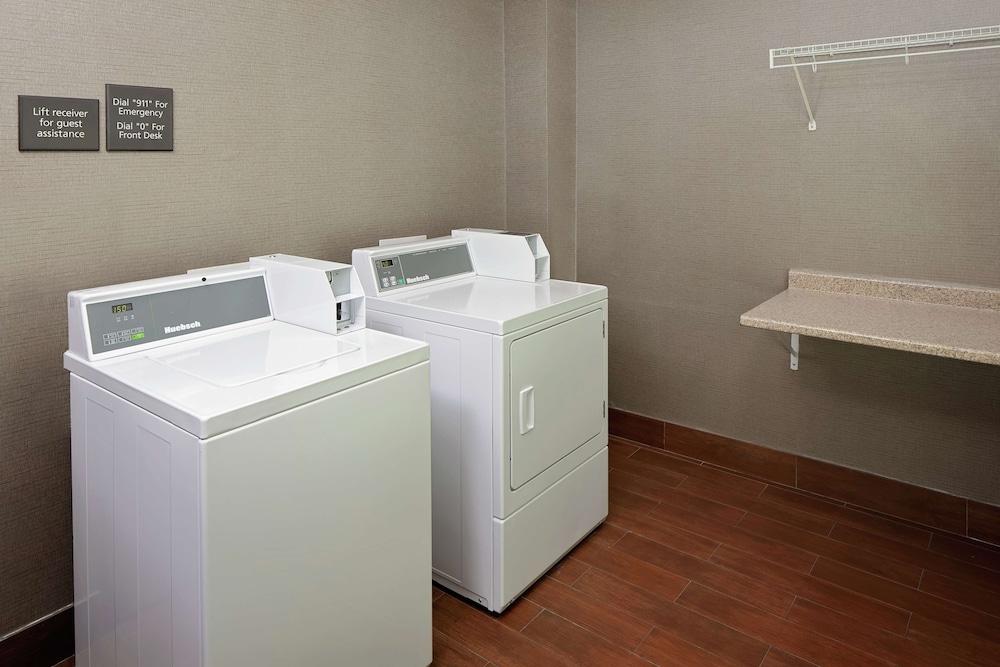 Hampton Inn&suites 3*